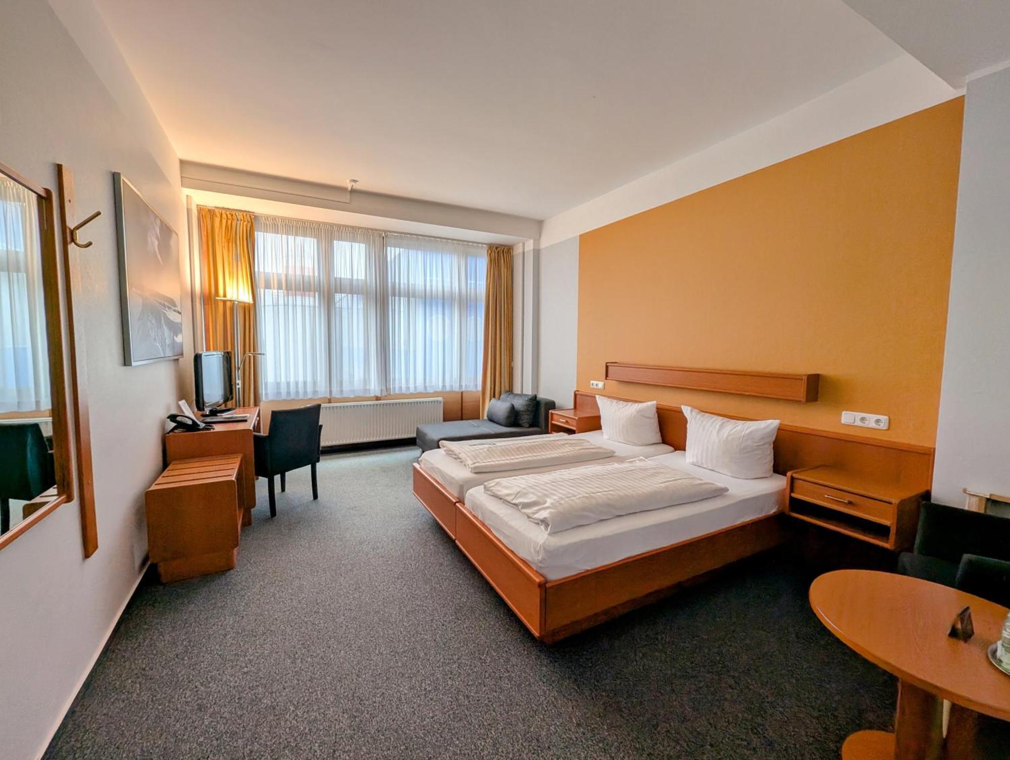 Dlrg Tagungszentrum Hotel Delphin Bad Nenndorf Exterior foto